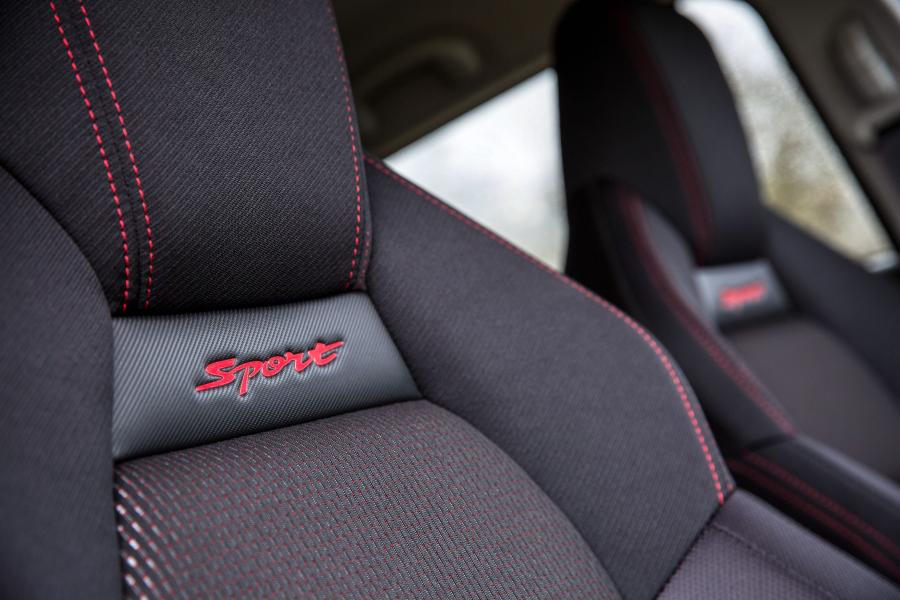 Детали интерьера Suzuki Swift Sport 2018 года  (UK) (фото 23 из 40)